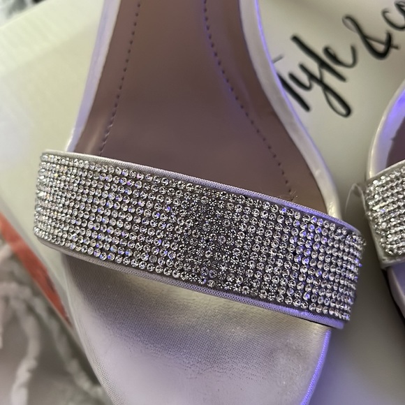 Style & co White heels with Silver detail - Picture 2 of 5